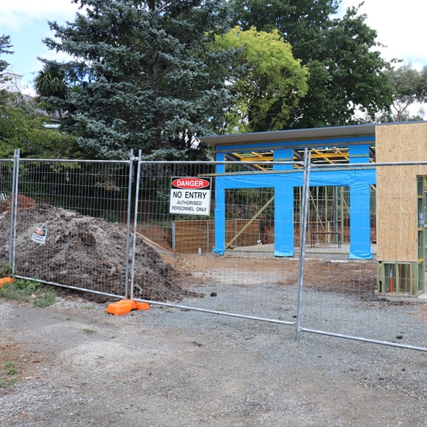 do you deliver and set up temporary fencing and what's the cost for these services in Spalding MI
